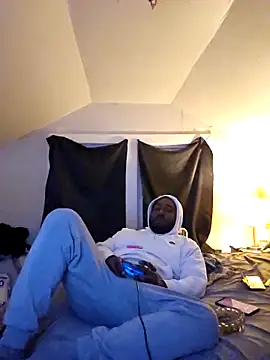 Snapshot of iLOVETRAY96 chatting on 12-16-25, 05:23 iLOVETRAY96 online show from 12-16-25, 05:23