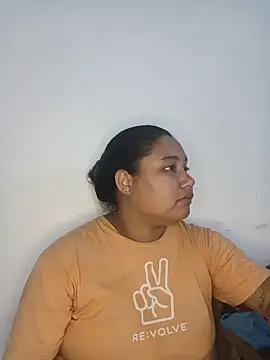 Snapshot of VaneandRossy chatting on 05-30-26, 10:40 VaneandRossy online show from 05-30-26, 10:40