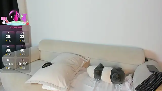 DakothaHyland  online show from 02-06-26, 01:47