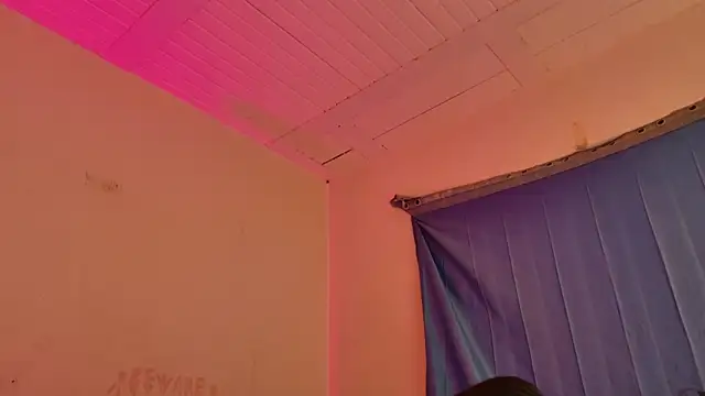 MoonLipsON- online show from 04-08-26, 10:59