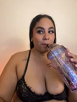 Snapshot of YenthCorona chatting on 06-22-26, 03:08 YenthCorona online show from 06-22-26, 03:08