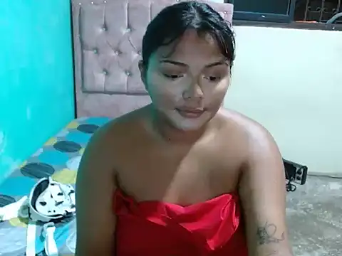 Snapshot of caro_lil chatting on 04-27-26, 05:05 caro lil online show from 04-27-26, 05:05