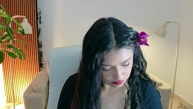 Snapshot of victoria___moon chatting on 06-22-26, 02:58 victoria moon online show from 06-22-26, 02:58