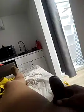 Snapshot of moneytalk516 chatting on 02-12-26, 08:37 moneytalk516 online show from 02-12-26, 08:37