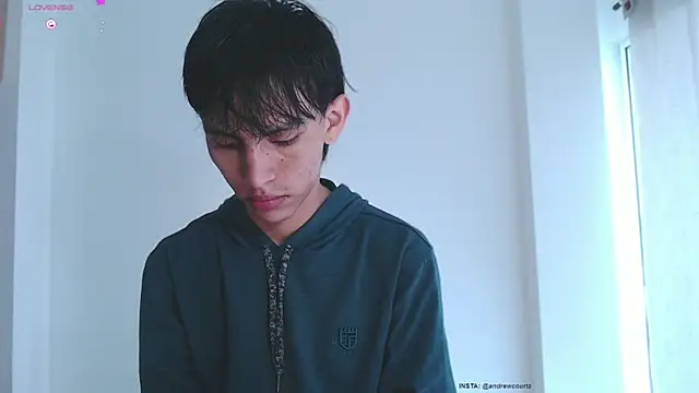 Snapshot of andrew_courtzz chatting on 12-17-25, 07:31 andrew courtzz online show from 12-17-25, 07:31