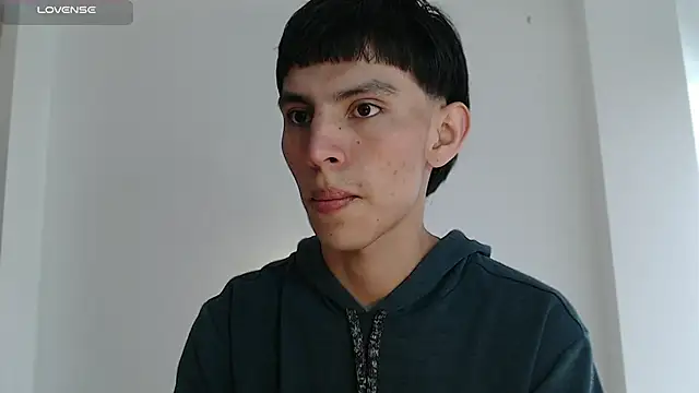 Snapshot of andrew_courtzz chatting on 12-19-25, 07:21 andrew courtzz online show from 12-19-25, 07:21