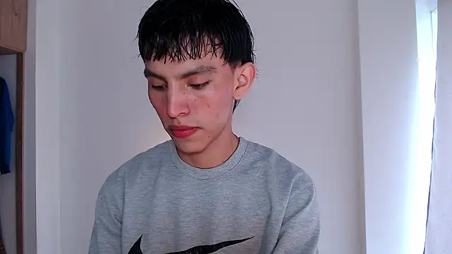 Snapshot of andrew_courtzz chatting on 01-12-26, 08:36 andrew courtzz online show from 01-12-26, 08:36