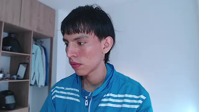 Snapshot of andrew_courtzz chatting on 02-06-26, 08:01 andrew courtzz online show from 02-06-26, 08:01