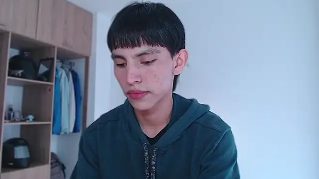 Snapshot of andrew_courtzz chatting on 02-13-26, 07:54 andrew courtzz online show from 02-13-26, 07:54