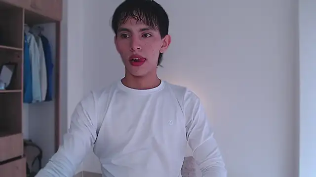 Snapshot of andrew_courtzz chatting on 02-16-26, 07:32 andrew courtzz online show from 02-16-26, 07:32