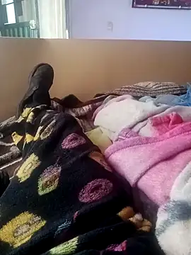 Snapshot of OrangishBank827 chatting on 12-16-25, 10:37 OrangishBank827 online show from 12-16-25, 10:37