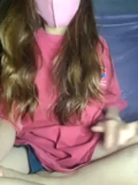 Snapshot of polly_chan chatting on 12-14-25, 04:23 polly chan online show from 12-14-25, 04:23