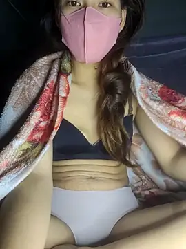 Snapshot of polly_chan chatting on 12-15-25, 04:44 polly chan online show from 12-15-25, 04:44