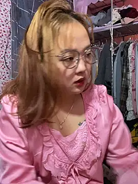 Snapshot of Samsam-006 chatting on 01-12-26, 02:17 Samsam-006 online show from 01-12-26, 02:17