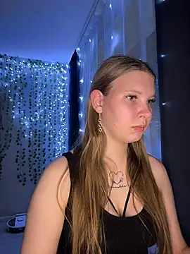 nelli lux  online show from 01-12-26, 06:35