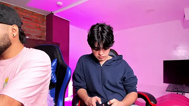 HotThreesoome online show from 02-11-26, 12:32