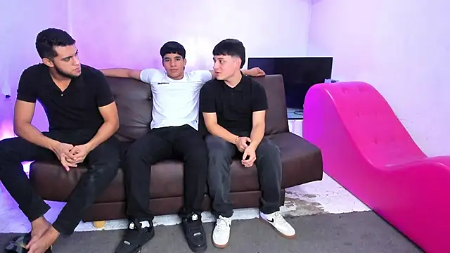 HotThreesoome online show from 02-25-26, 12:37