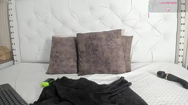 ariana  rosse online show from 02-05-26, 01:16