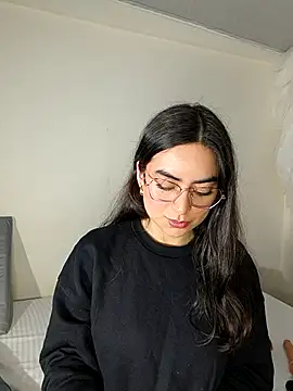 saasha Petit online show from 04-15-26, 11:06