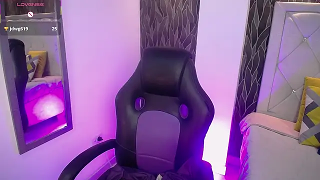 Kat Cute online show from 12-20-25, 04:19