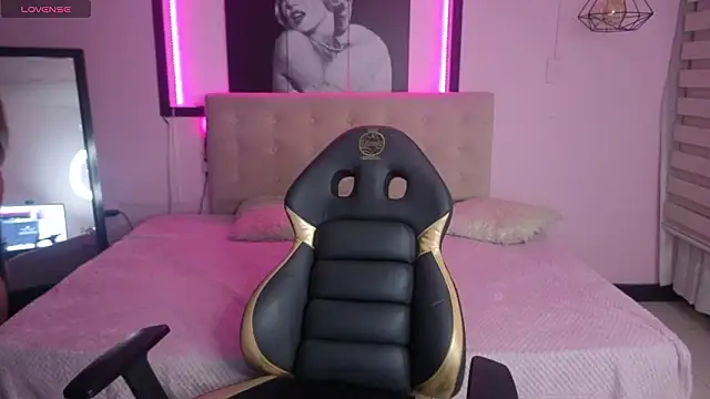 Sara valderrama  online show from 03-25-26, 12:55