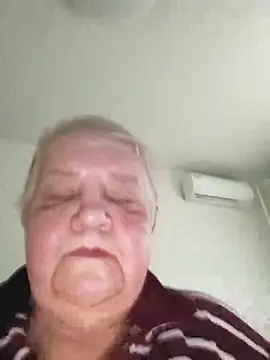 Snapshot of HapinessLovee chatting on 12-20-25, 07:59 HapinessLovee online show from 12-20-25, 07:59