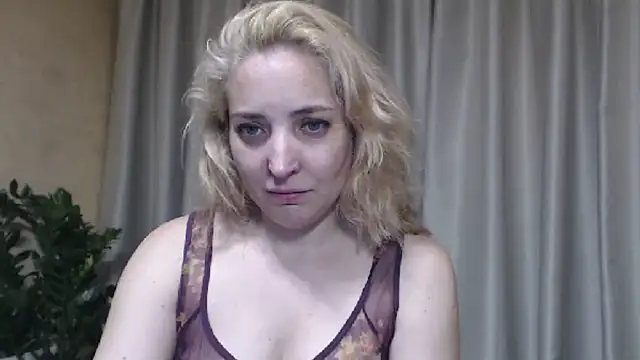 Snapshot of sweetpussy chatting on 06-09-26, 03:56 sweetpussy online show from 06-09-26, 03:56