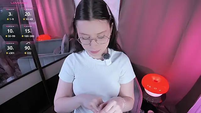 Snapshot of CharlesBurnett chatting on 02-13-26, 07:37 CharlesBurnett online show from 02-13-26, 07:37