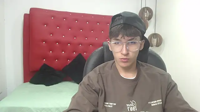 Snapshot of jeremy_job chatting on 12-17-25, 11:38 jeremy job online show from 12-17-25, 11:38