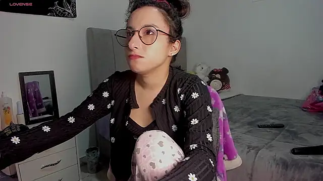 Snapshot of little__ammy chatting on 02-20-26, 11:00 little ammy online show from 02-20-26, 11:00