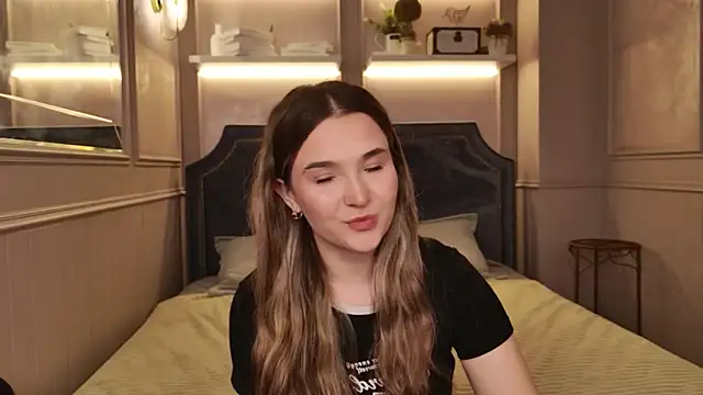 Lina Sinerz online show from 03-18-26, 08:56