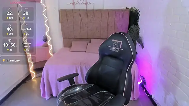 Snapshot of Ninna_tay chatting on 12-14-25, 07:29 Ninna tay online show from 12-14-25, 07:29