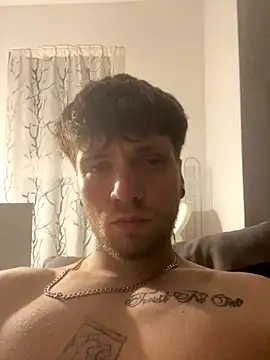 Snapshot of squty chatting on 12-18-25, 11:22 squty online show from 12-18-25, 11:22