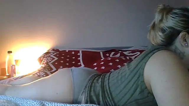 Julie0411 online show from 12-19-25, 07:59