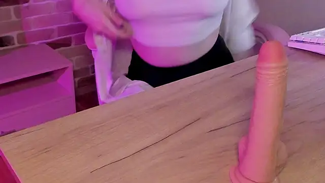 eoxu1 online show from 02-07-26, 02:59