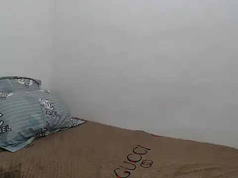 Snapshot of Belle2556 chatting on 12-22-25, 08:11 Belle2556 online show from 12-22-25, 08:11