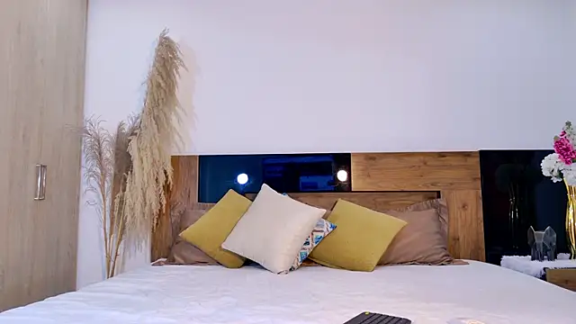 Snapshot of LucyHanks chatting on 02-24-26, 11:19 LucyHanks online show from 02-24-26, 11:19