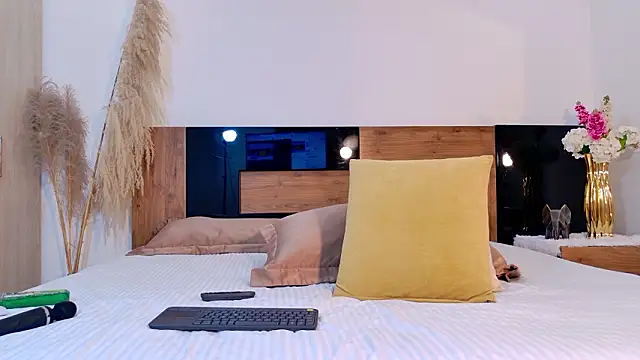 Snapshot of LucyHanks chatting on 03-02-26, 12:12 LucyHanks online show from 03-02-26, 12:12