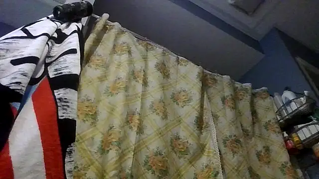 Snapshot of wecrulb chatting on 12-14-25, 08:02 wecrulb online show from 12-14-25, 08:02