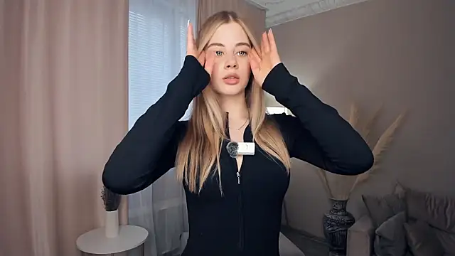 Snapshot of country_fox chatting on 02-25-26, 12:04 country fox online show from 02-25-26, 12:04