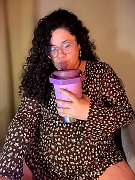 Snapshot of VanesssaMilf_ chatting on 02-14-26, 11:12 VanesssaMilf online show from 02-14-26, 11:12