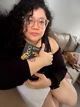 Snapshot of VanesssaMilf_ chatting on 02-17-26, 12:34 VanesssaMilf online show from 02-17-26, 12:34