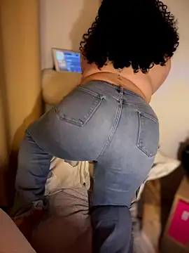 Snapshot of VanesssaMilf_ chatting on 02-22-26, 02:56 VanesssaMilf online show from 02-22-26, 02:56