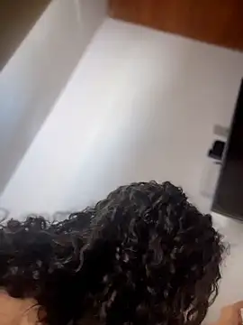 Snapshot of VanesssaMilf_ chatting on 02-27-26, 04:40 VanesssaMilf online show from 02-27-26, 04:40