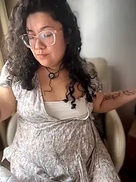 Snapshot of VanesssaMilf_ chatting on 03-13-26, 09:43 VanesssaMilf online show from 03-13-26, 09:43