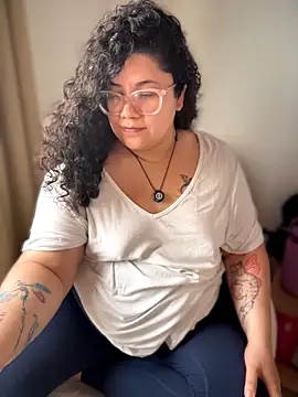 Snapshot of VanesssaMilf_ chatting on 03-14-26, 01:27 VanesssaMilf online show from 03-14-26, 01:27