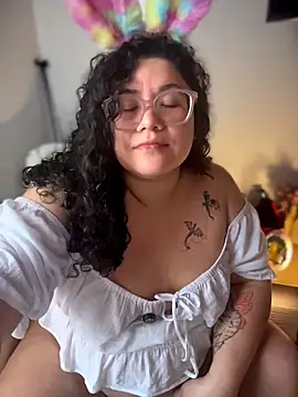 Snapshot of VanesssaMilf_ chatting on 03-31-26, 10:32 VanesssaMilf online show from 03-31-26, 10:32