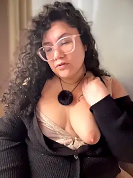 Snapshot of VanesssaMilf_ chatting on 04-14-26, 12:11 VanesssaMilf online show from 04-14-26, 12:11