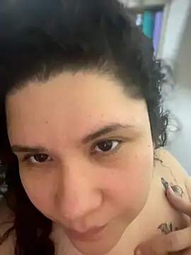 Snapshot of VanesssaMilf_ chatting on 04-16-26, 12:44 VanesssaMilf online show from 04-16-26, 12:44