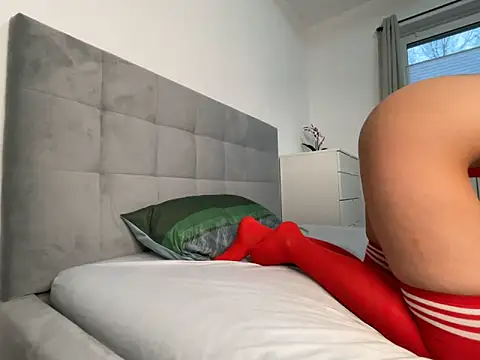Snapshot of Carlycrush_ chatting on 04-17-26, 06:00 Carlycrush online show from 04-17-26, 06:00